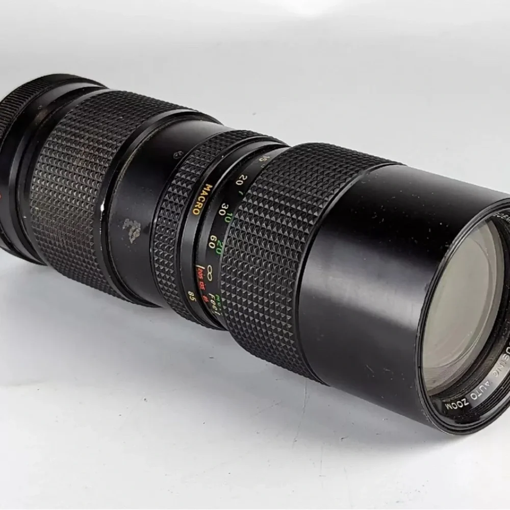 Vivitar 85- 205 mm camera lense for a nikon F mount